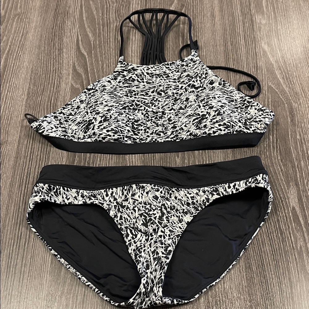 Lululemon swim suit sz 6